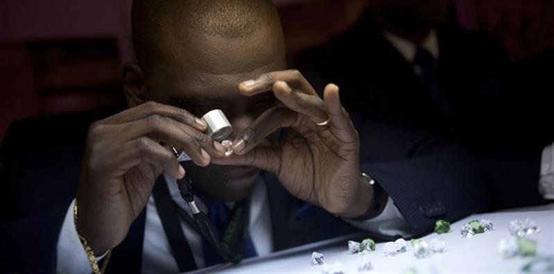 Angola escolhe duas empresas para operar Bolsa de Diamantes