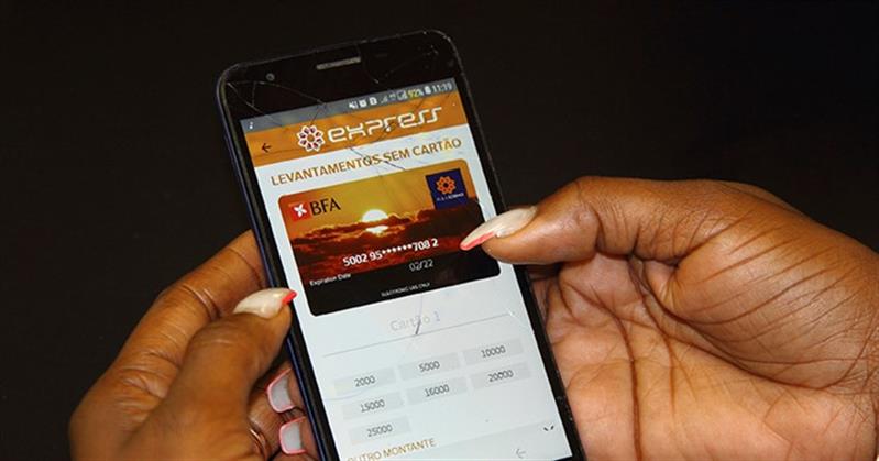 Um terço das transacções no sistema de pagamentos nacional já é feito no telemóvel