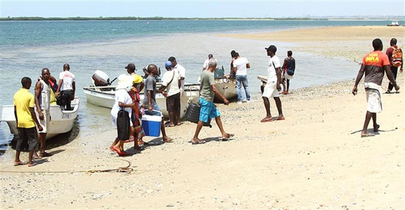 Projecto de engenheiros angolanos "leva" água potável ao Mussulo.