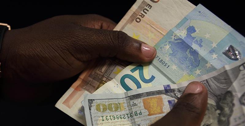 Euro desvaloriza 4,5% face ao kwanza em apenas duas semanas