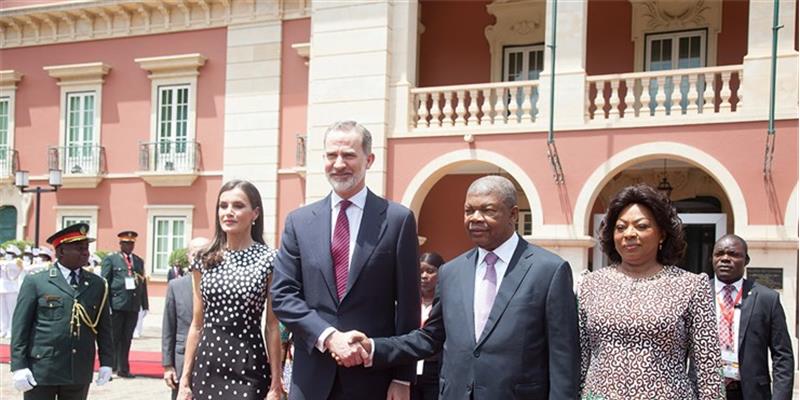 Reis de Espanha terminam visita histórica a Angola